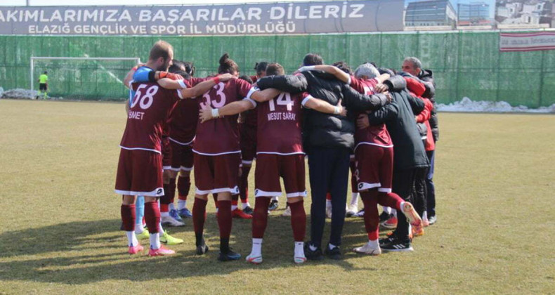 Elazığspor 18 futbolcuyla Sakarya’ya gitti