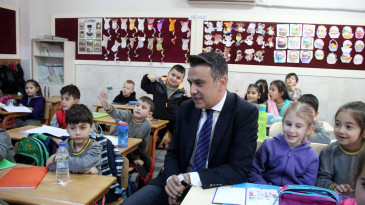 Antalya’da 5 bin 400 depremzede çocuk okula başladı