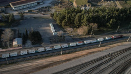 Maraş’a trenle yüzlerce konteyner ev gönderildi