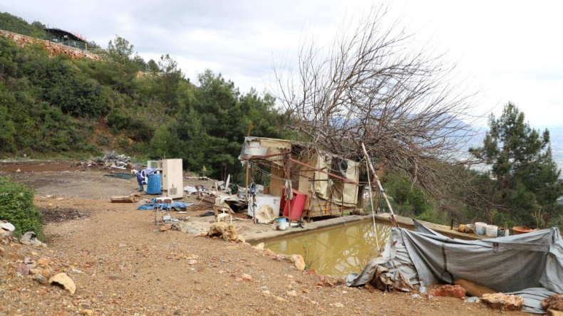 Alanya’da hazine arazisini işgal eden baraka yıkıldı