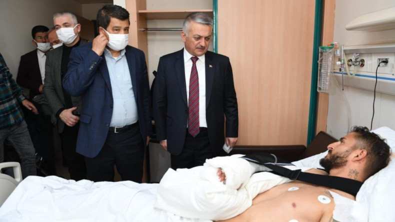 Vali Yazıcı’dan yaralanan futbolcuya ziyaret