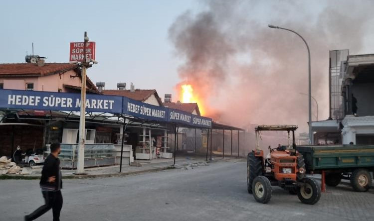 Manavgat’da işyeri yandı