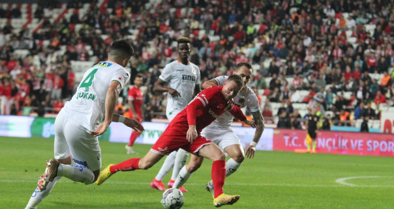 Antalyaspor Alanya’yı ezdi geçti 3-1