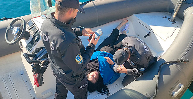 Falezlerden Düşen Kadın Deniz Polisi Tarafından Kurtarıldı