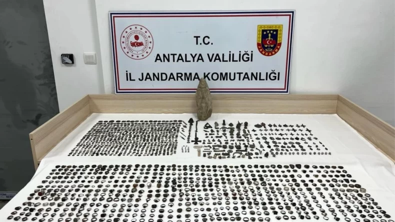 Antalya’da Tarihi Eser Kaçakçılığı Operasyonu: 5 Şüpheli Yakalandı