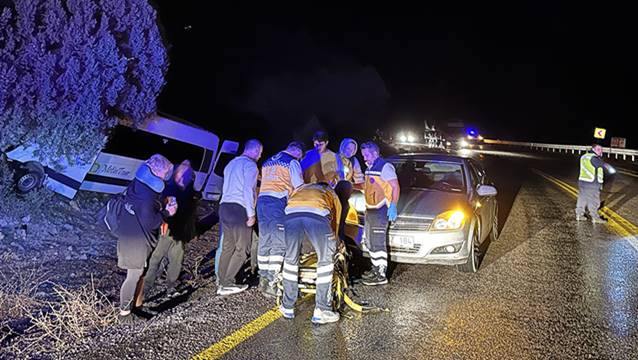 Antalya’da minibüs kaza yaptı: 6 turist yaralandı