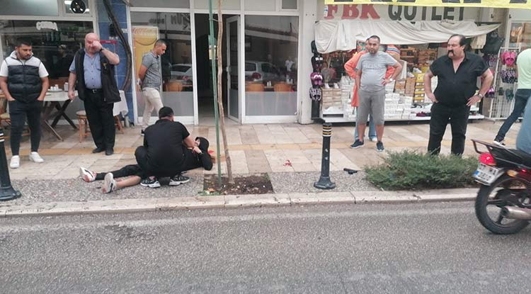 Antalya’da cep telefonuyla konuşurken silahı ateş aldı, yaralandı
