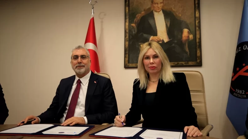 Çalışma ve Sosyal Güvenlik Bakanı Vedat Işıkhan, Türkiye İş Kurumu, Akdeniz Üniversitesi ve Antalya Teknokent arasında iş birliği protokolü imzaladı