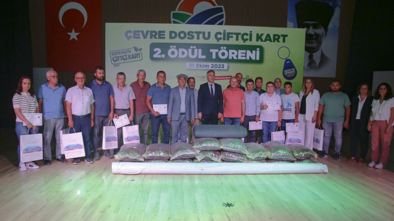 Antalya’da Çiftçilere Çevre Dostu Çiftçi Kart Projesi Ödülleri Verildi