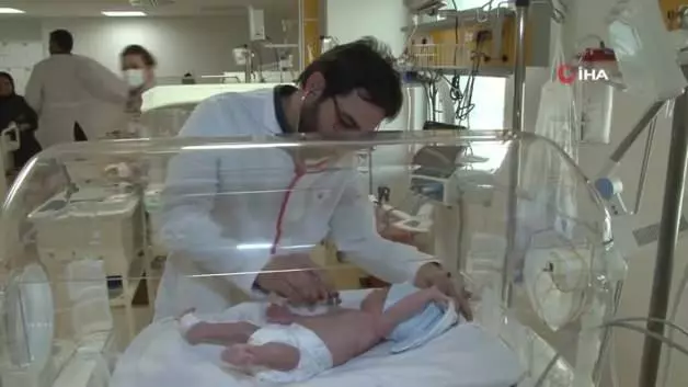 Antalya’da 400 gram doğan bebek hayatta kaldı