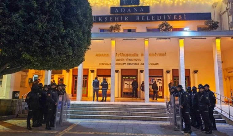 Adana Büyükşehir Belediyesine şafak operasyonu: Zeydan Karalar’dan ilk açıklama geldi! Aralarında danışmanı da var