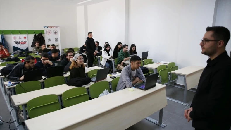 “Siber Vatan” programı kapsamında üniversite öğrencilerine eğitim veriliyor