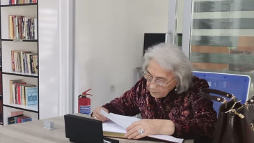 Cengiz Aytmatov’un kız kardeşi Antalya’da kütüphaneyi ziyaret etti