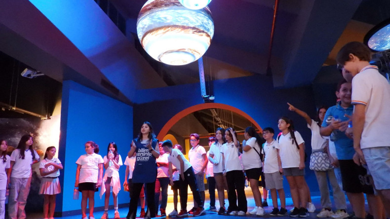 Antalya Bilim Merkezi ile çocuklar gökyüzüne dokunuyor