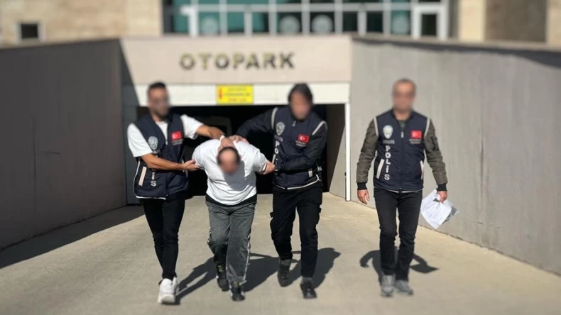 Antalya’da şehitlere hakaret eden alçak gözaltına alındı