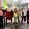 Envar Okulları, Kepez Devlet Hastanesi çocuk sağlığı ve hastalıkları servisinde tedavi gören çocukları ziyaret ederek 23 Nisanlarını kutladı.