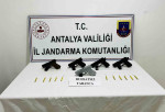 Antalya’da silah ve mühimmat kaçakçısı jandarmaya takıldı