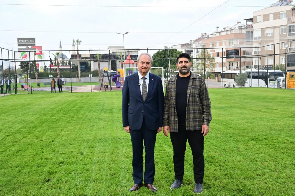 Çocuklar istedi, Başkan Kocagöz çim saha yaptı
