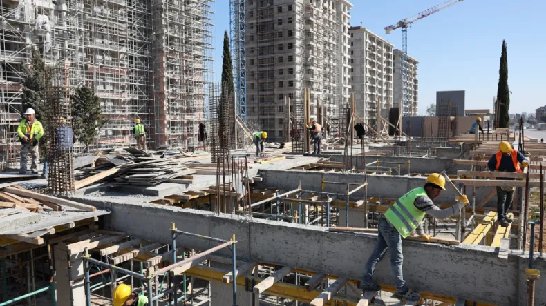 Güneş Mahallesi’nde 4 bloğun kaba inşaatı tamamlandı