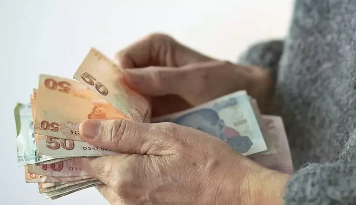 Emekliye ek zamda ‘10 Mart’ kulisi! Asgari ücrete mi eşitlenecek? Geri sayım şimdiden başladı...