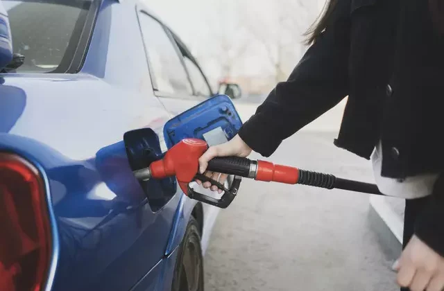 Depoları doldurun! Tabela değişiyor: Benzin ve motorine bir zam daha geliyor...