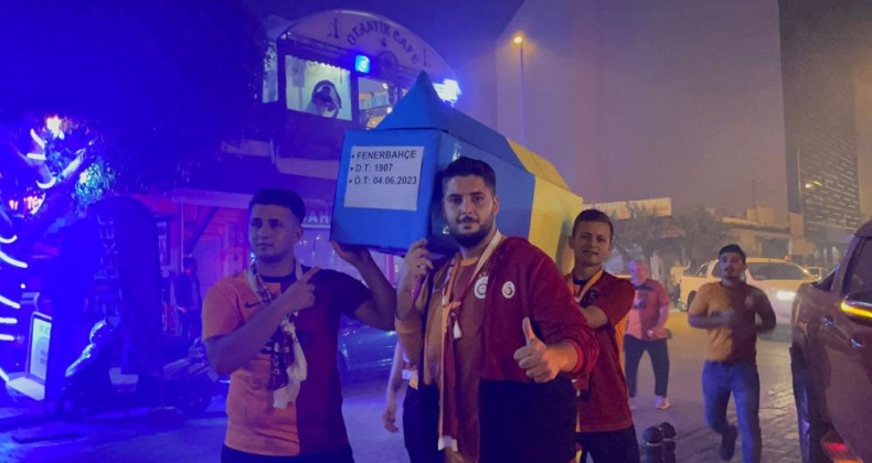 Antalya’da Fenerbahçe’nin temsili tabutu kaldırıldı