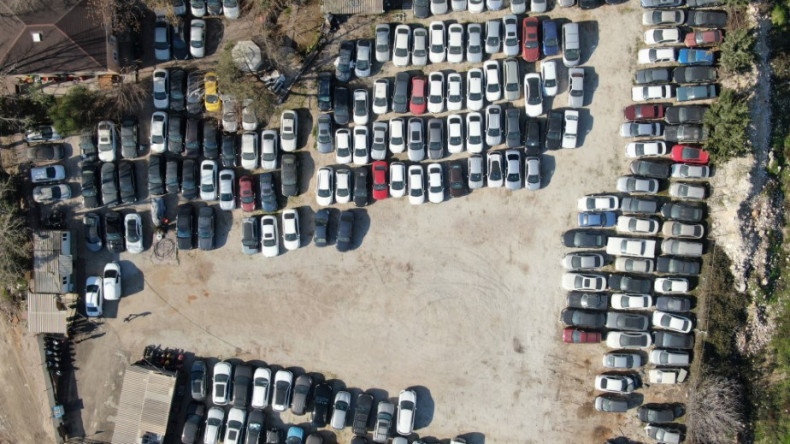 Antalya’da Yediemin Otoparklarındaki Araçlar Kaderine Terk Edildi