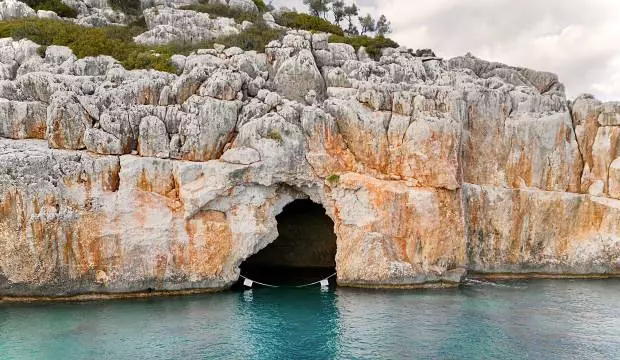 Antalya’daki bu iki mağara zincirlenerek girişler yasaklandı